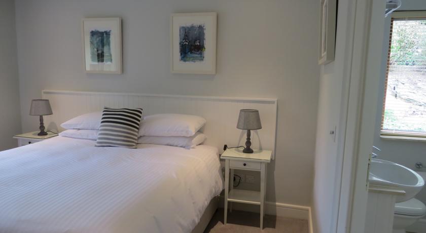 Guest bedroom facilities at Seafort Luxury Hideaway